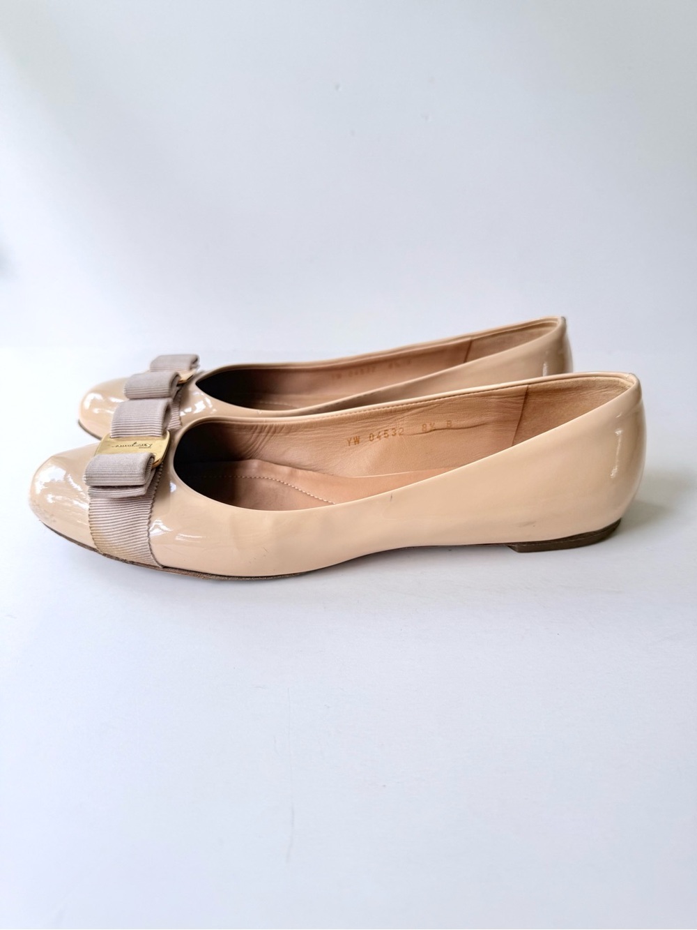 Salvatore Ferragamo Varina Beige Patent Leather Bow Ballet Flats 8.5 - Picture 8 of 16